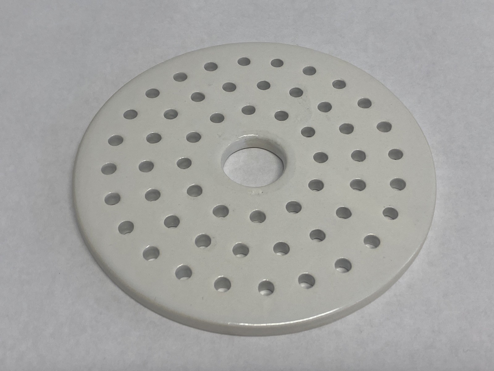 AVANTOR VWR Glazed Porcelain Desiccator Plate 140mm 5mm Holes 24mm Ctr 89038-068