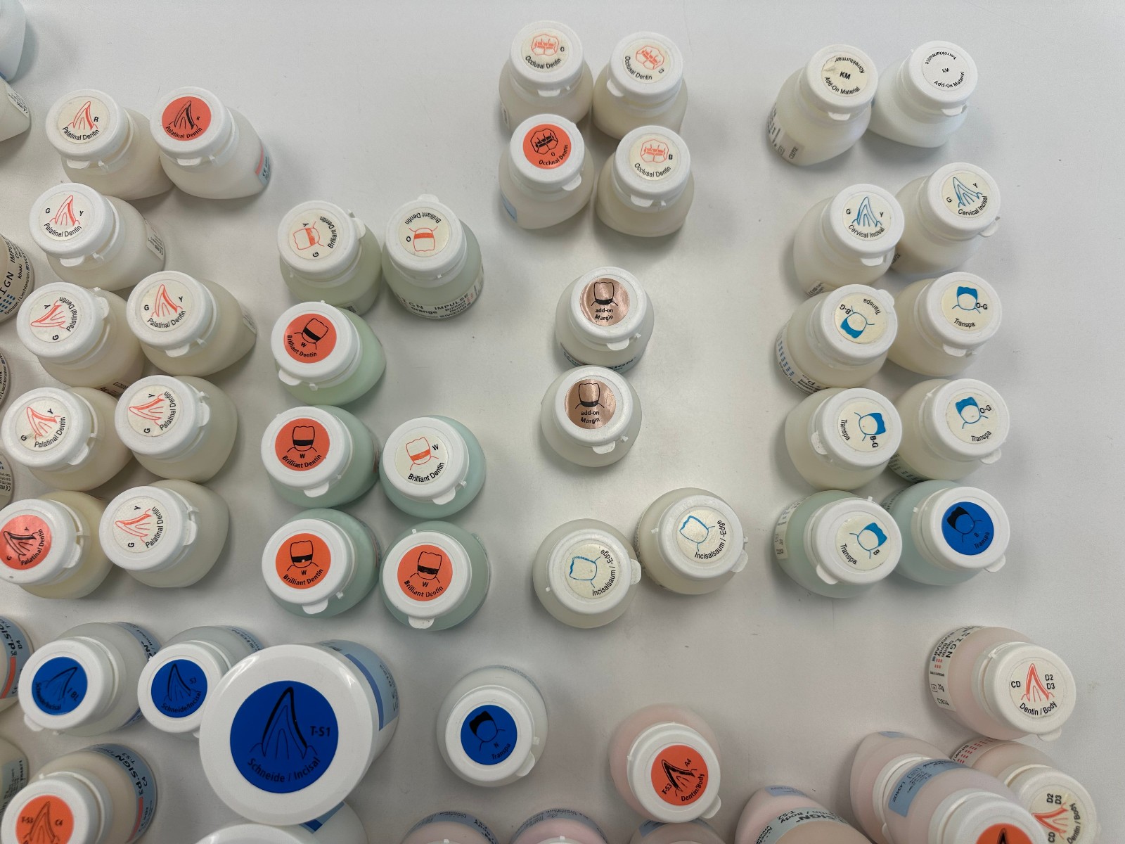 136 x Ivoclar d.Sign Ceramic Material, Noritake, Degussa, PFM, 3D, Ceramco, Vita