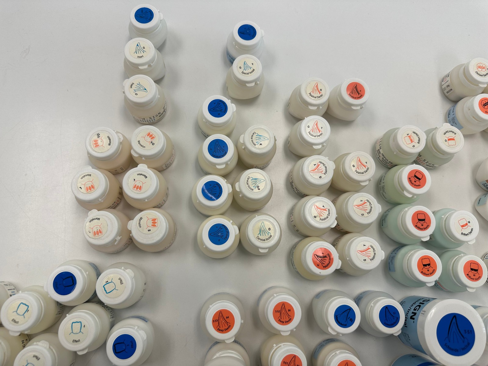 136 x Ivoclar d.Sign Ceramic Material, Noritake, Degussa, PFM, 3D, Ceramco, Vita