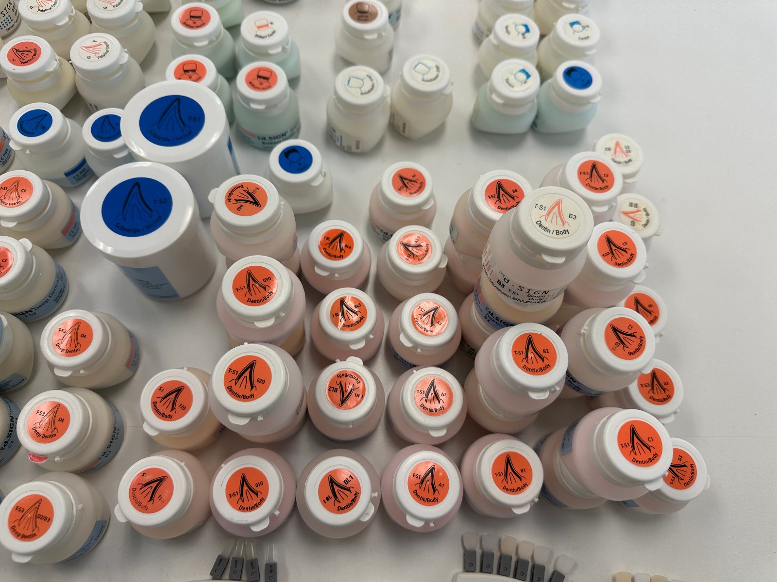 136 x Ivoclar d.Sign Ceramic Material, Noritake, Degussa, PFM, 3D, Ceramco, Vita