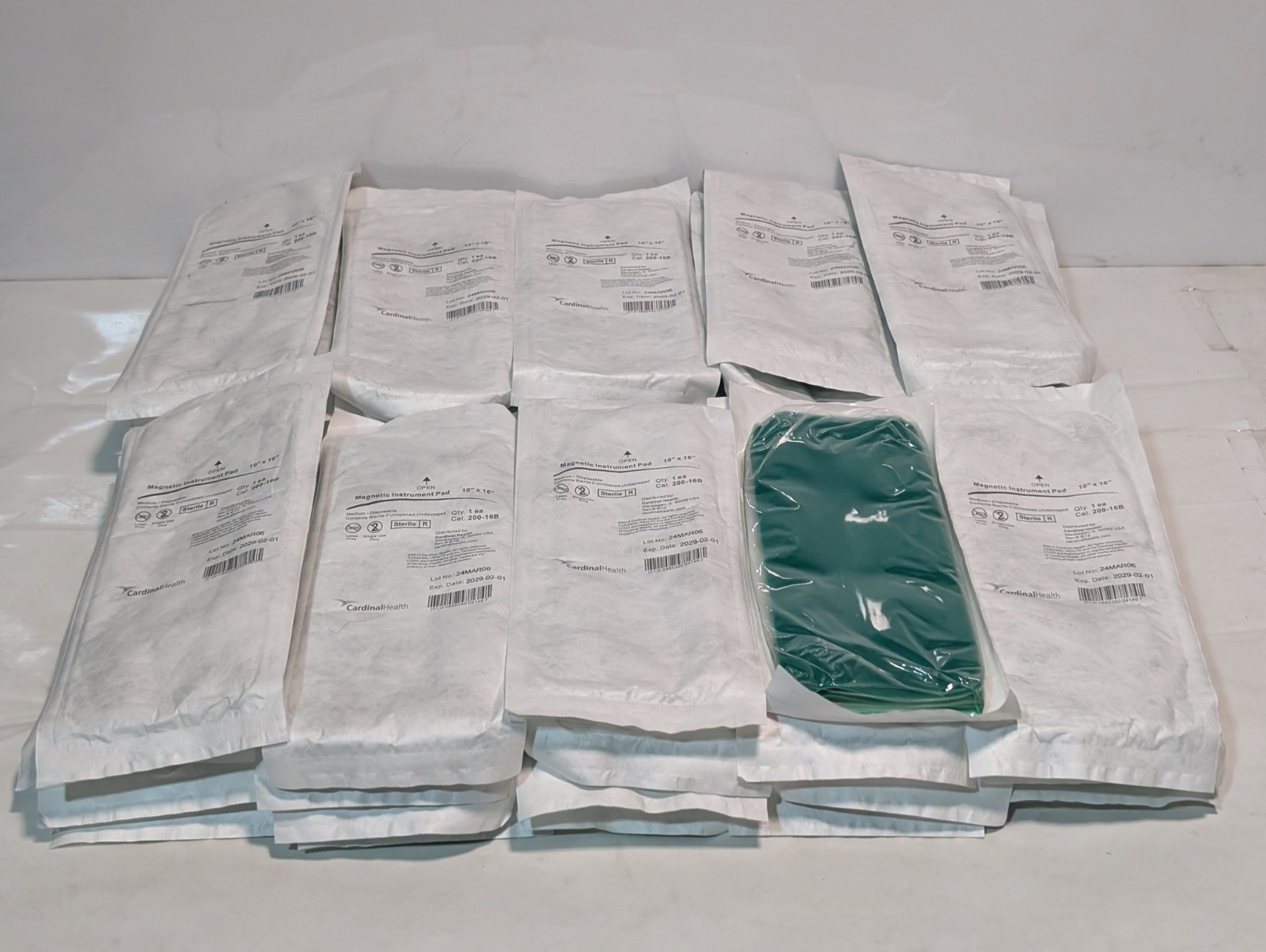 Lot of 39 Cardinal Health 200-16B Magnetic Instrument Pad 10×16 Medium Sterile