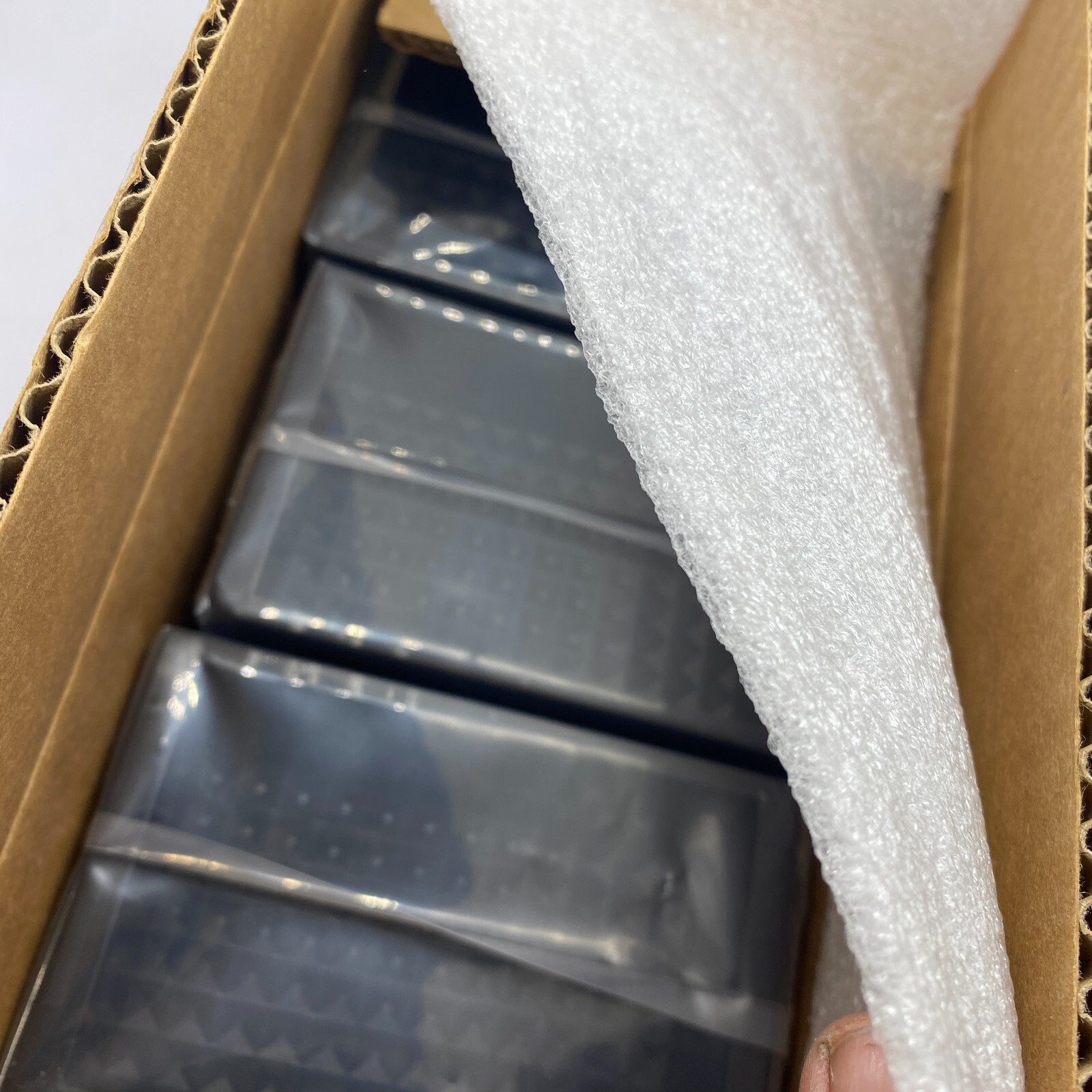 BOX OF 25 AGILENT TECHNOLOGIES 96 WELL PYRAMID PP BLACK RESERVOIR 201246-100 🎯