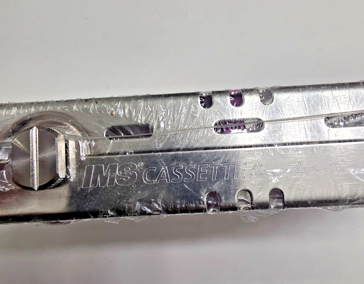 IM5106, INSTRUMENT CASSETTE PURPLE SMALLS SIGNATURES SERIES 10 HU FRIEDY, NEW