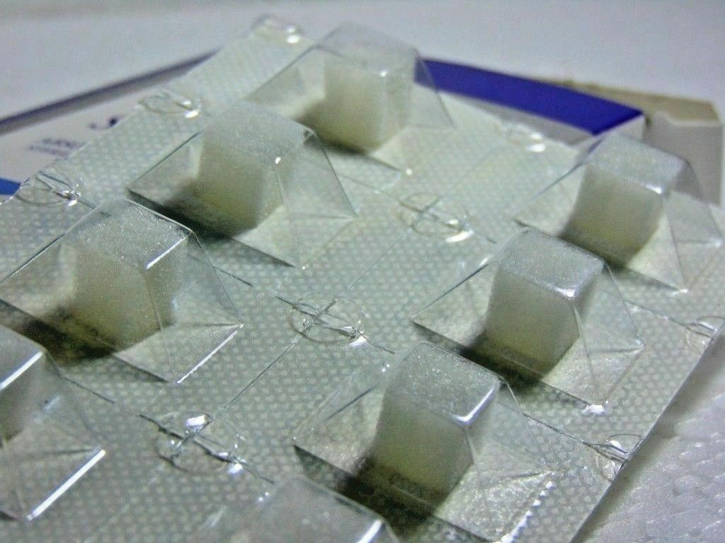 2X DENTAL HEMOSPONGE ABSORBABLE GELATIN SPONGE USP STERILE 32 SPONGE 10x10x10mm