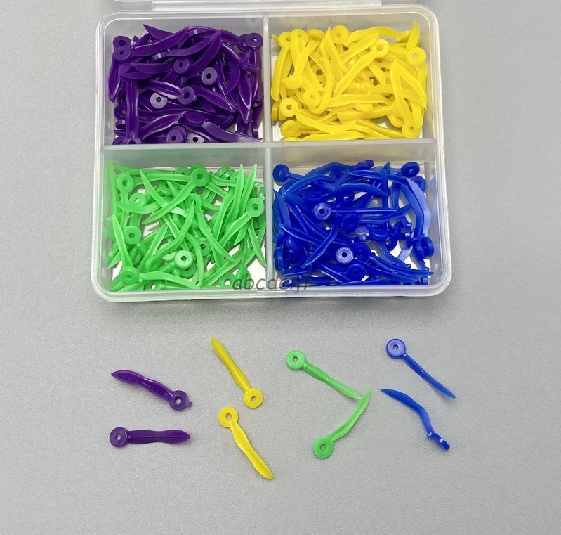 1000Pcs Dental Plastic Wedges W End Circular Holes Concave Design Diastema Wedge