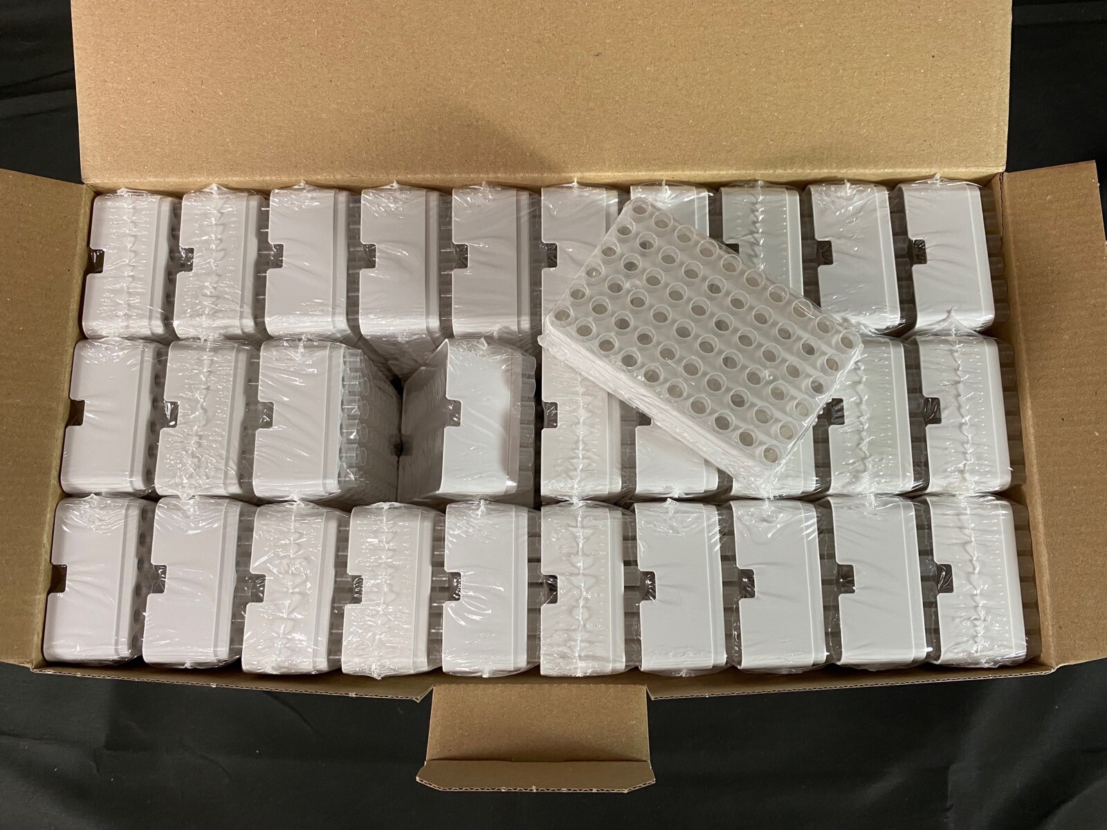 ROCHE DIAGNOSTICS AssayCups For Elecsys 2010 And Cobas 411 11706802001 (3600/cs)
