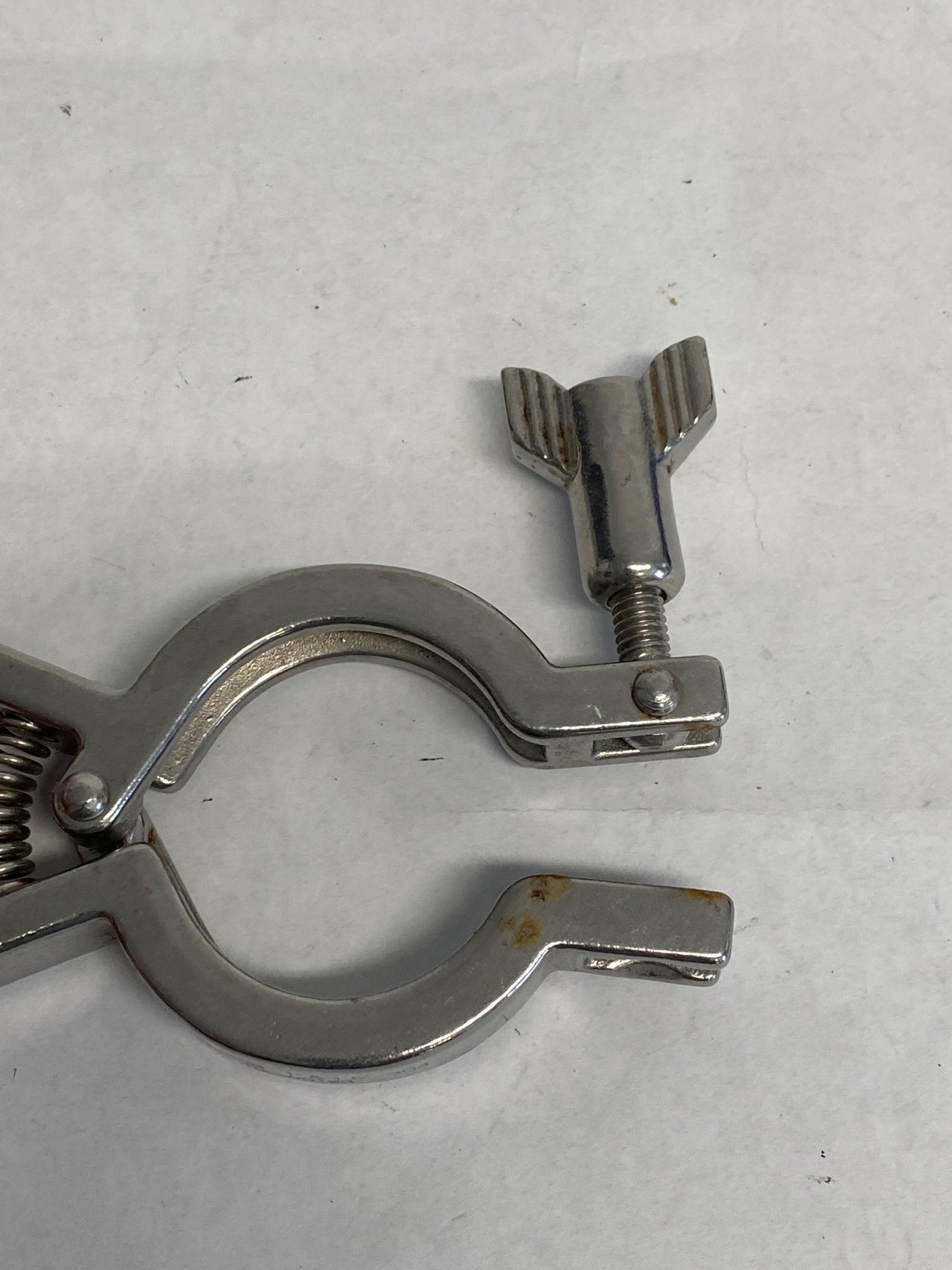Used Laboratory 1” – 1-1/2” Sanitary Single Pin Squeeze Tri-Clamp 19CW0123
