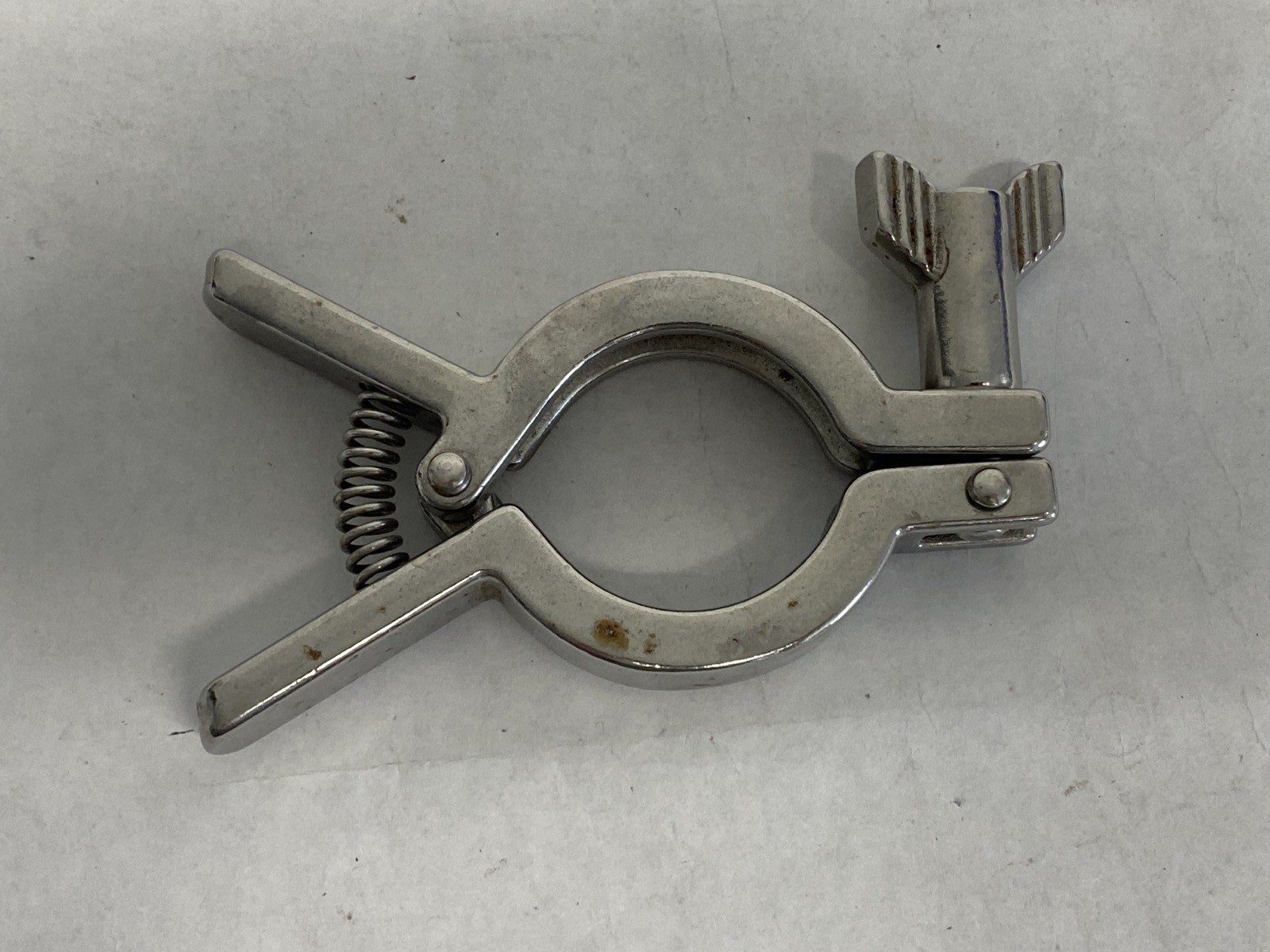 Used Laboratory 1” – 1-1/2” Sanitary Single Pin Squeeze Tri-Clamp 19CW0123
