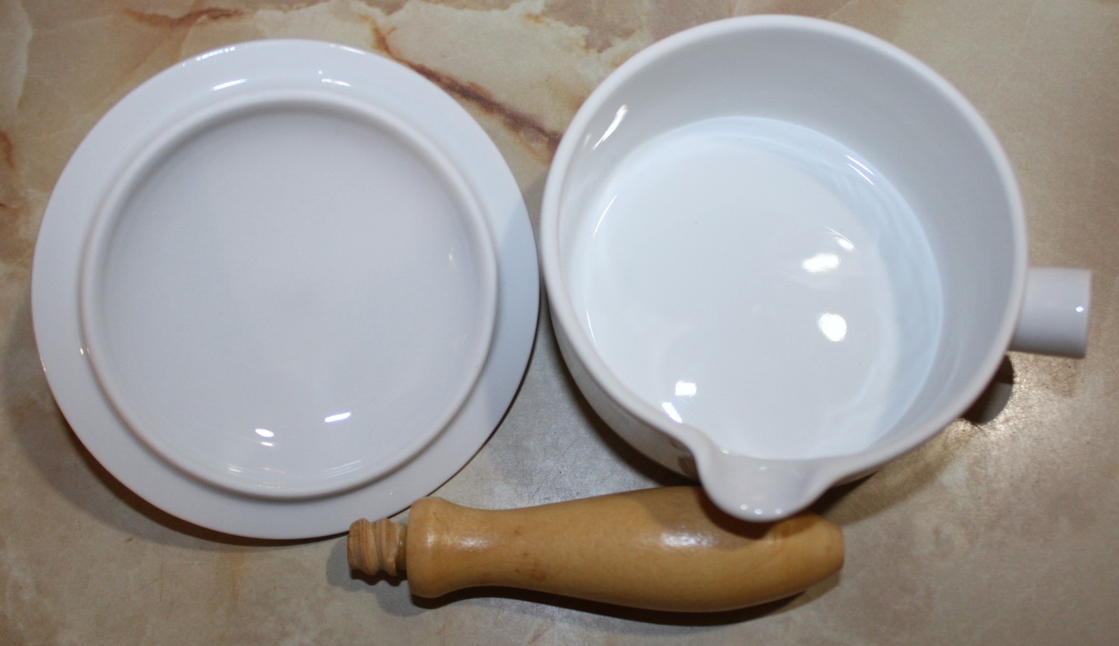 Vtg? Porcelain Pickle Pan 4 oz Dental or Jewelry Pickling Pan w/ Wooden Handle
