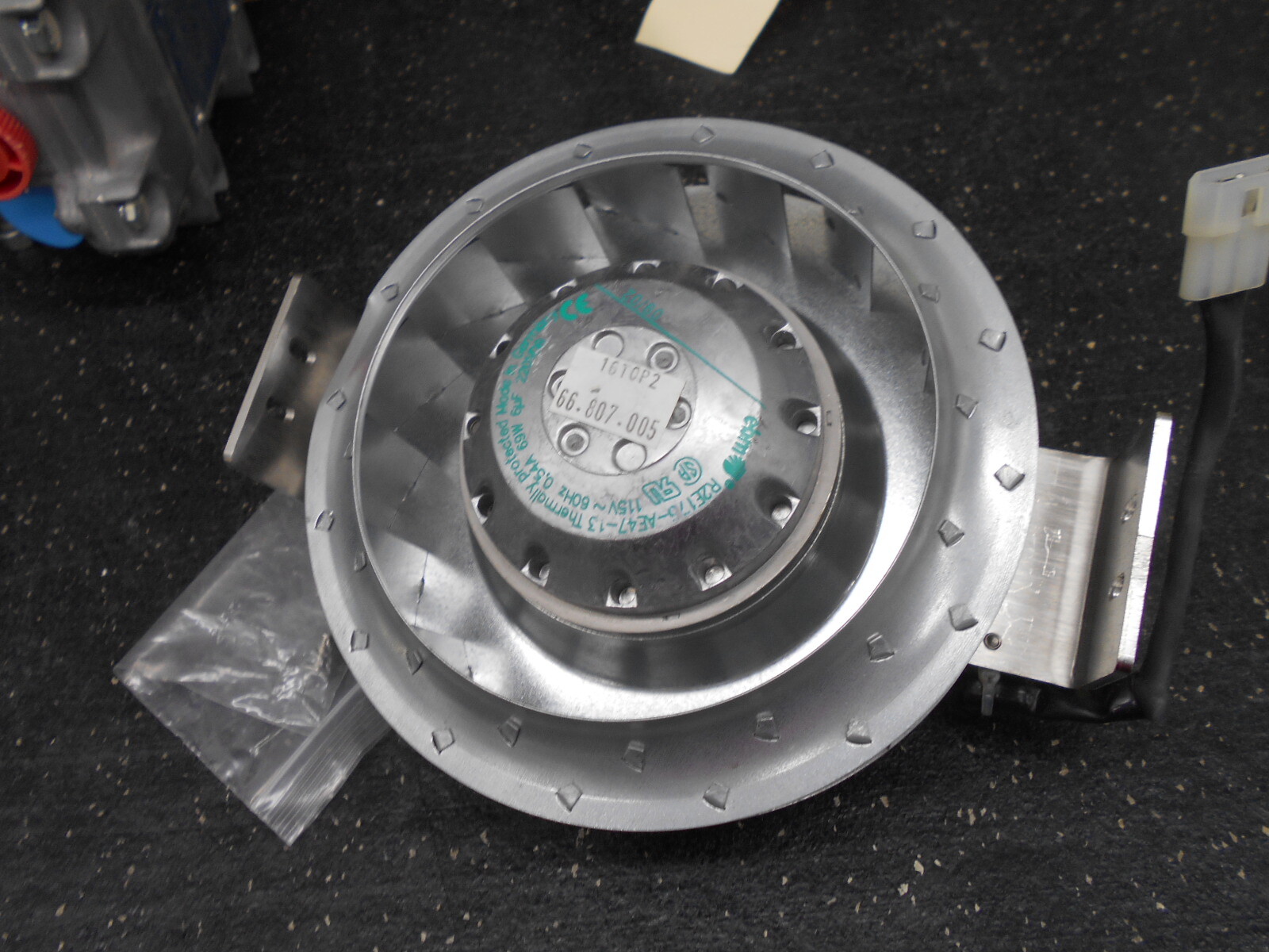 EBM R2E175-AE47-13 115V 0.54A 69W 6µF 220VDB TURBO FAN MOTOR
