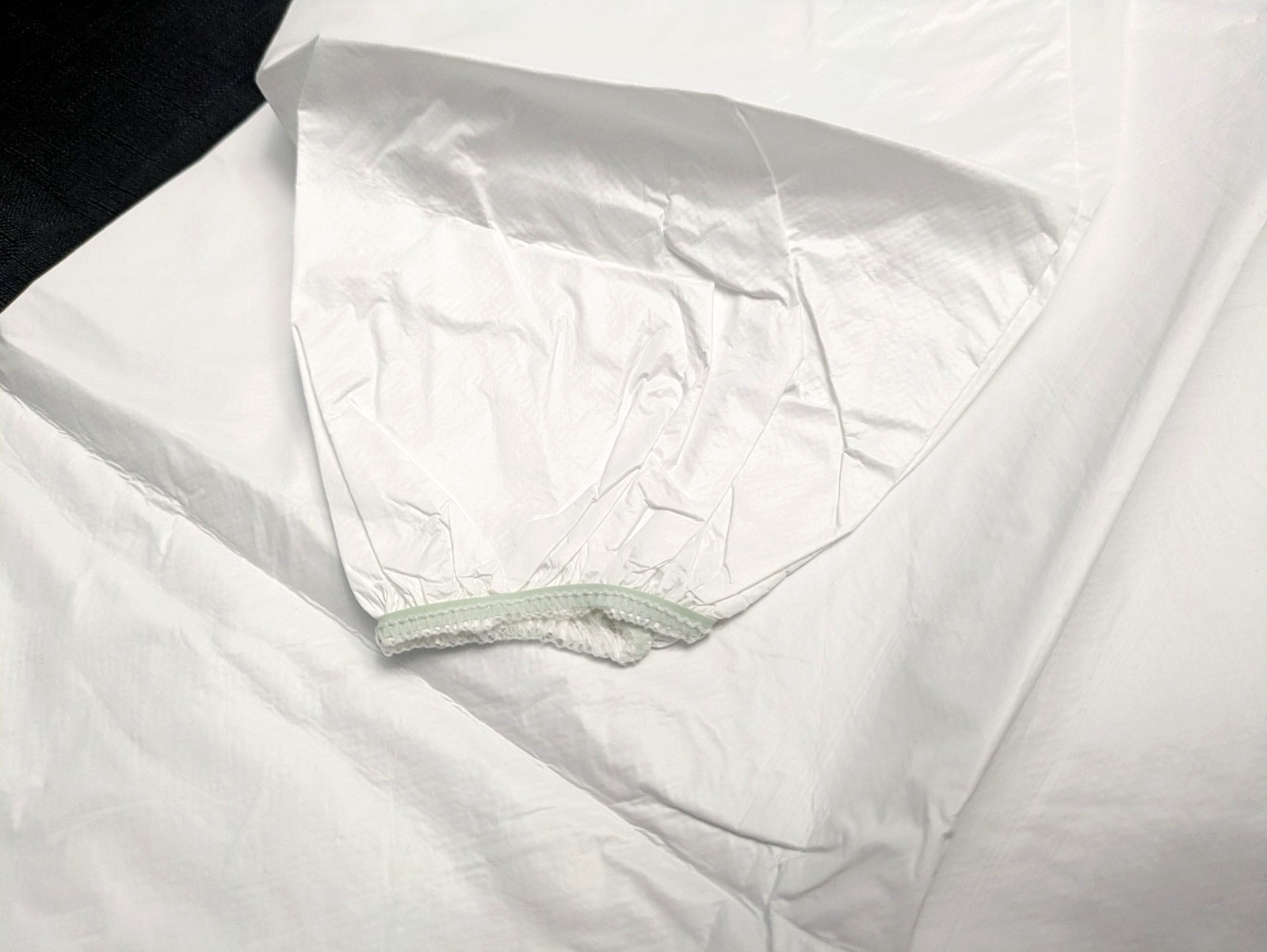 Disposable Protective Frock 2XL White Zip Front Long Sleeve Elastic Cuffs 29pc