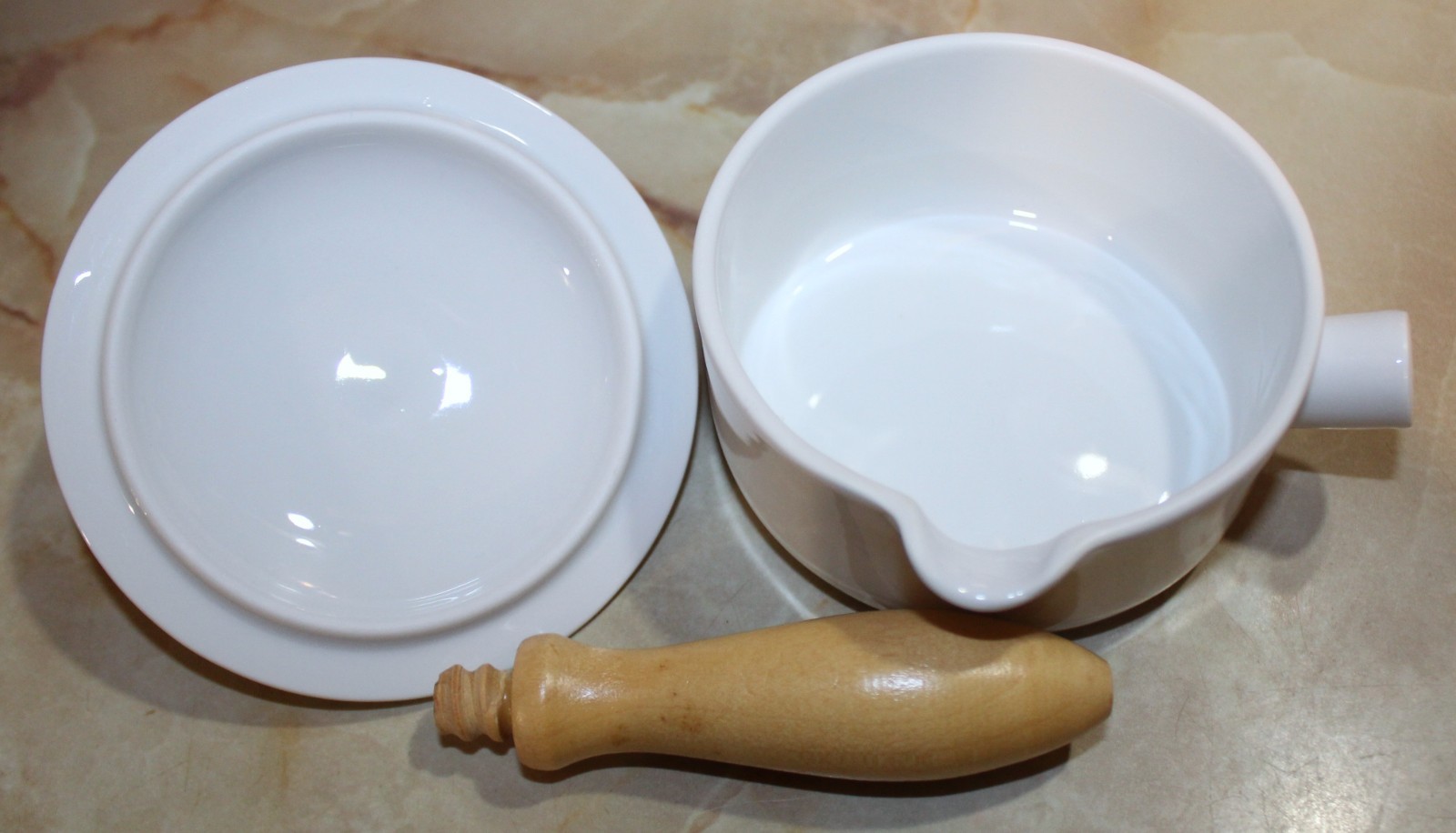 Vtg? Porcelain Pickle Pan 4 oz Dental or Jewelry Pickling Pan w/ Wooden Handle