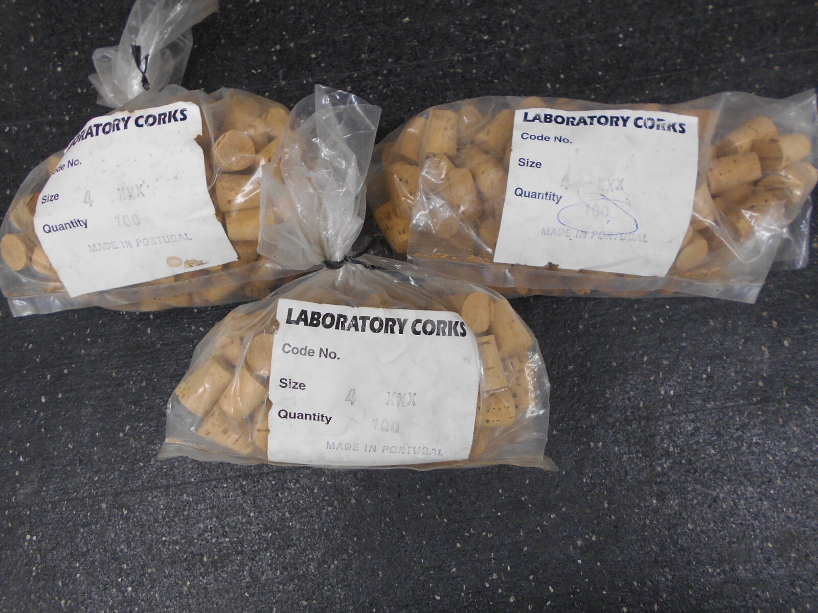 LABORATORY CORKS SIZE 4 GRADE XXX LOT OF 300