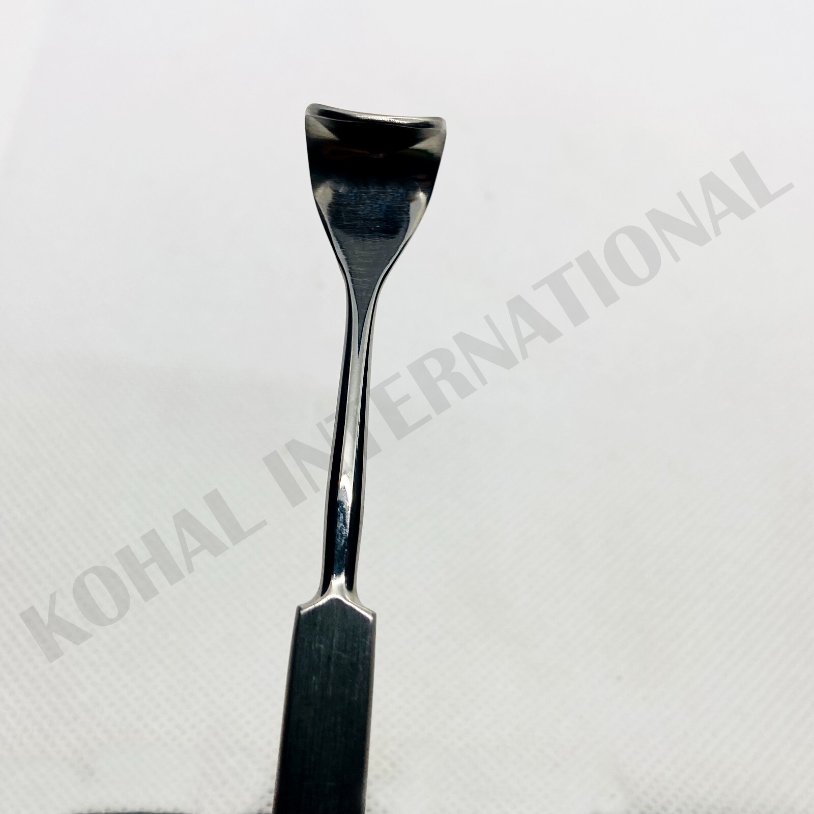 DESMARRES Eye Lid Retractor, 5.1/2″, Blade 17 mm, Size: 4 german stainless steel
