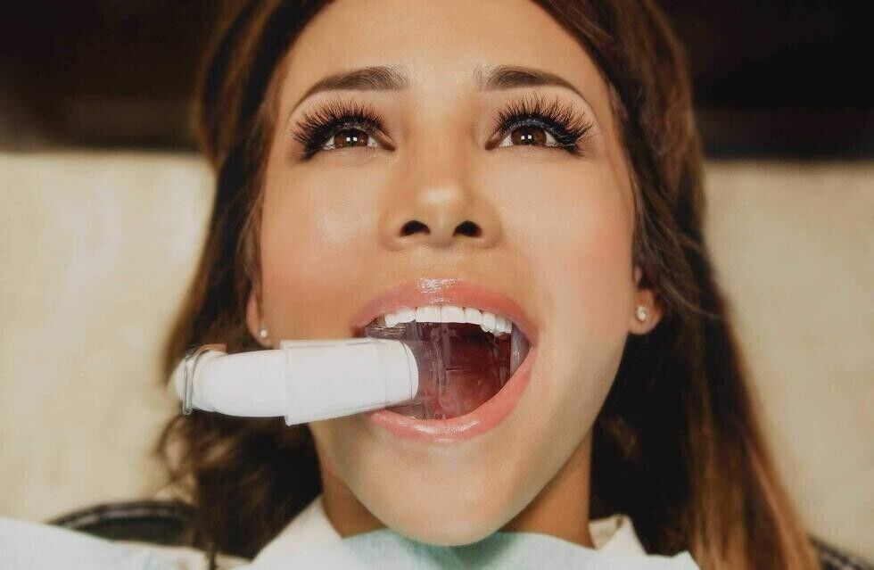 REDUCE DENTAL AEROSOLS; AUTOCLAVABLE 2 LARGE DRYSHIELD ISOLATION MOUTH PIECES