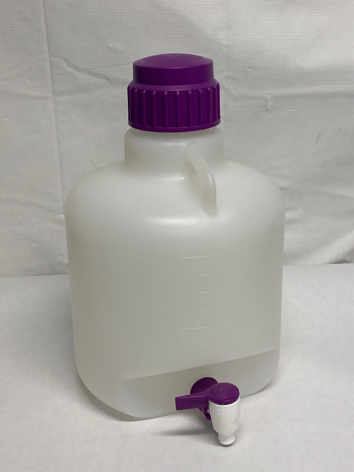 Used VWR 10L Polypropylene Graduated Round Carboy w/ Cap Spigot Handles 216-1710