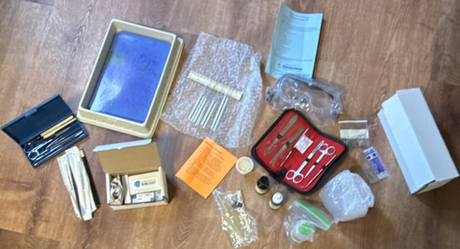 Experience Biology Laboratory Supply Kit w/ Dissection Tools, Slides, Test Tubes