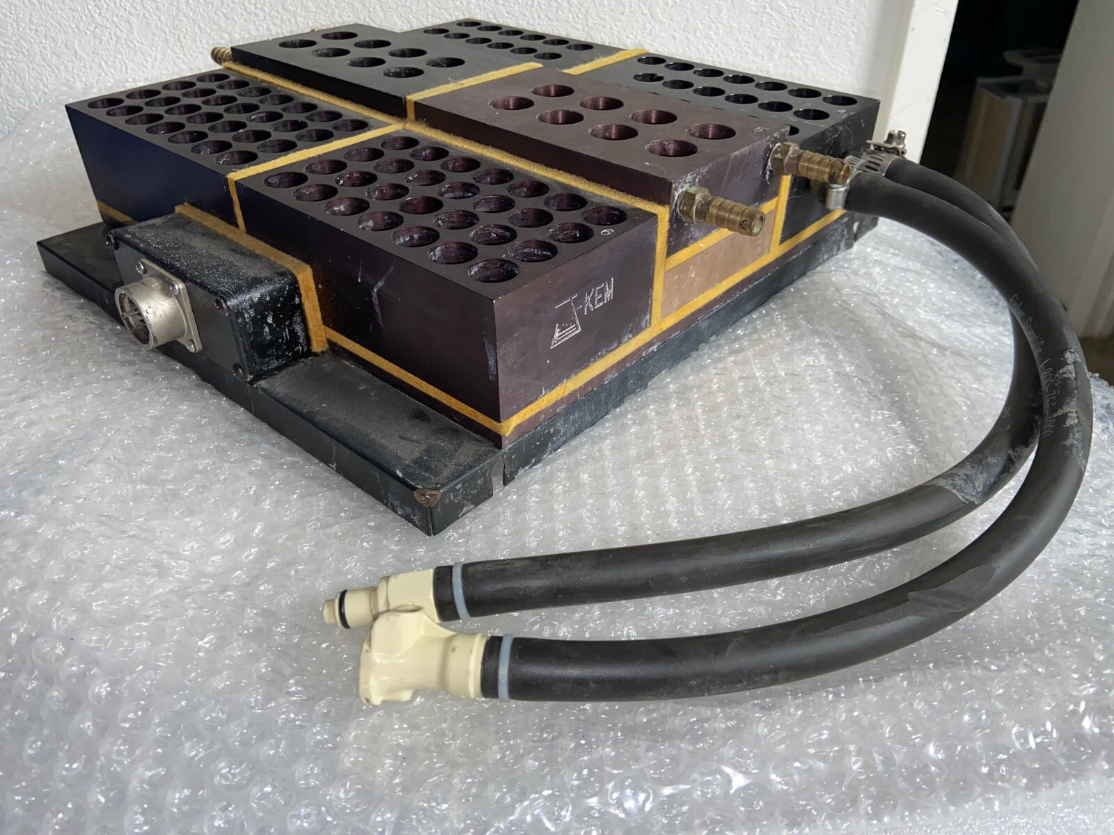 J-Kem Multi-Well Reactor Base for Max-Q Orbital Shaker – Used – Laboratory