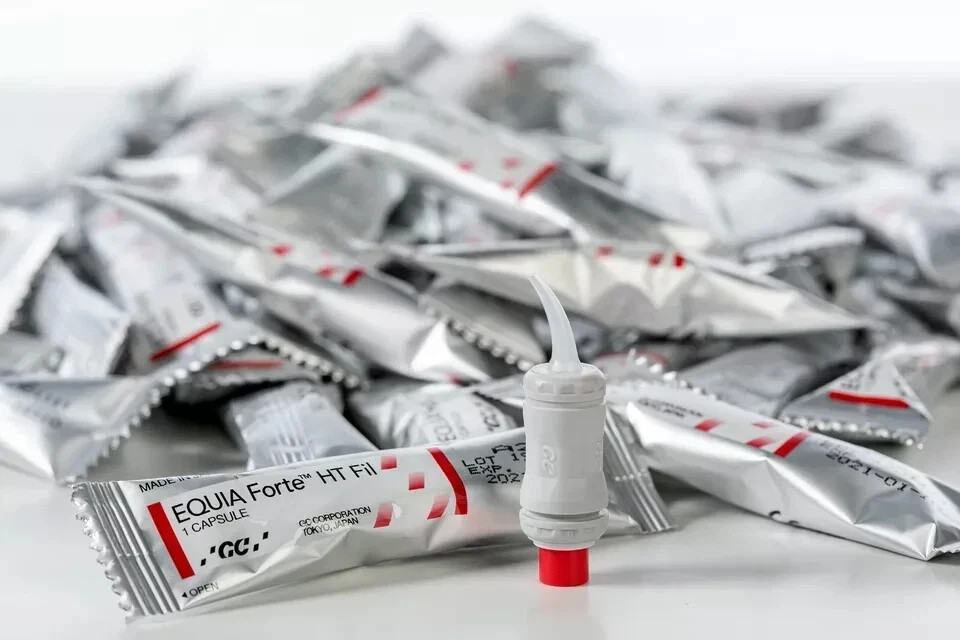 Dental GC EQUIA Forte HT Bulk Fill Glass Hybrid Restorative 25 Capsule Pack FS